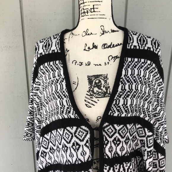 NW Women’s NY Collection Poncho/Cardigan - Picture 2 of 10